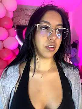 Snapshot of Tamara_Roberts1 chatting on October 2, 1:01 am Tamara Roberts1 online show from October 2, 1:01 am