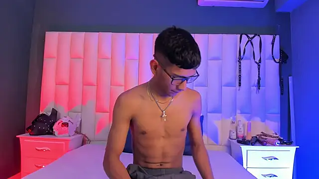 Nick Collins18 online show from February 6, 6:35 pm