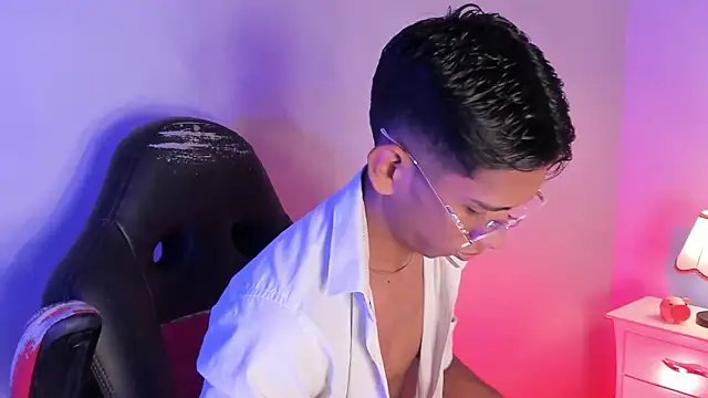 Nick Collins18 online show from October 6, 9:45 pm