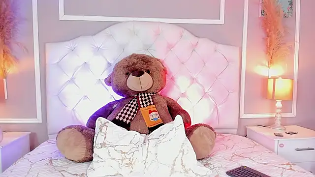 evelyn evony online show from December 12, 8:14 am