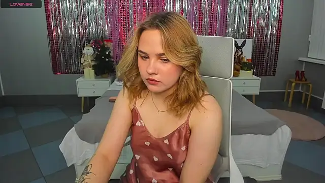 Snapshot of Sweet_muffin00 chatting on December 7, 2:09 am Sweet muffin00 online show from December 7, 2:09 am