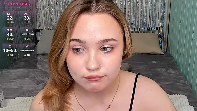 Snapshot of Sweet_muffin00 chatting on December 22, 7:33 am Sweet muffin00 online show from December 22, 7:33 am