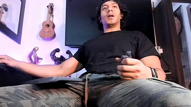 Snapshot of _Heracles1 chatting on October 5, 3:43 pm Heracles1 online show from October 5, 3:43 pm