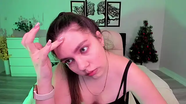 DaniellaLovely online show from December 18, 2:49 pm