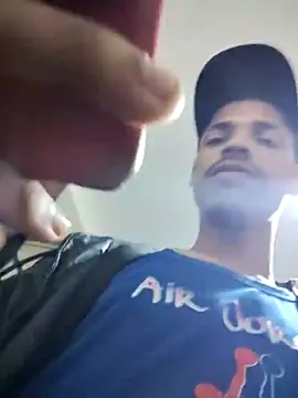 Snapshot of elmataculo123 chatting on November 3, 11:48 pm elmataculo123 online show from November 3, 11:48 pm