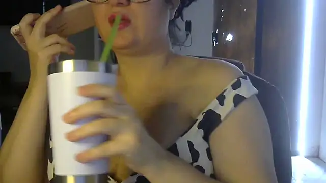 LUNYYA online show from March 1, 4:31 pm