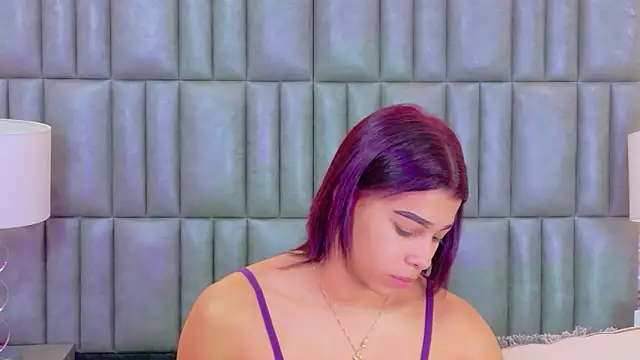 Snapshot of TiaraRosse chatting on May 18, 12:22 pm TiaraRosse online show from May 18, 12:22 pm