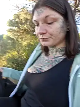 lizzardqueeen online show from January 6, 4:21 pm