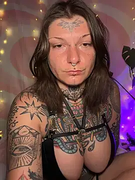 lizzardqueeen online show from March 13, 11:33 pm