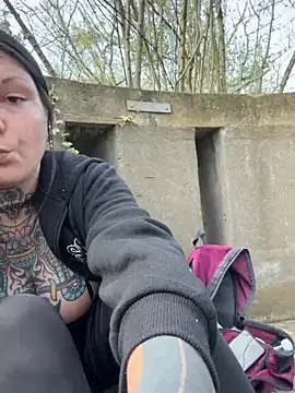 lizzardqueeen online show from April 6, 2:07 pm