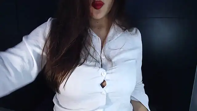 AdharaLujan online show from December 3, 3:10 pm