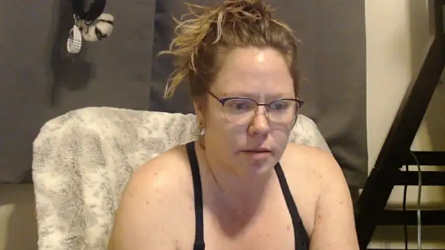 Snapshot of MissyLovexxx chatting on November 1, 10:12 pm MissyLovexxx online show from November 1, 10:12 pm