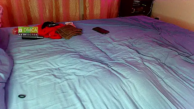 Snapshot of katrin022 chatting on December 23, 1:13 pm katrin022 online show from December 23, 1:13 pm