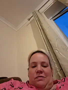 Bigbustedcurvylady online show from May 15, 8:16 pm