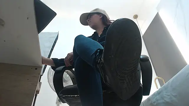 alma fenix online show from February 13, 12:11 pm