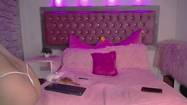 EmmaWilder online show from January 13, 8:48 pm