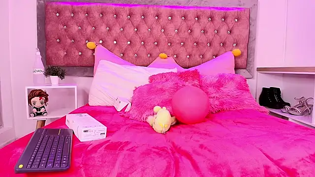 EmmaWilder online show from February 22, 8:53 pm