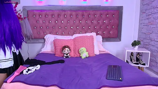 EmmaWilder online show from September 20, 9:05 pm