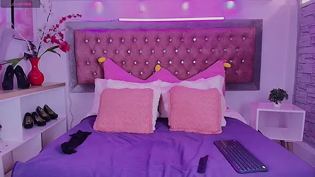 EmmaWilder online show from September 30, 9:42 pm