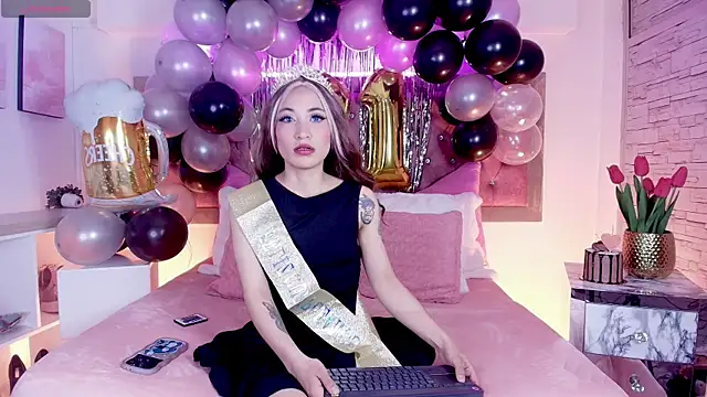 EmmaWilder online show from November 3, 7:15 pm