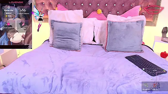 EmmaWilder online show from November 22, 8:52 pm