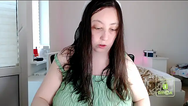 Snapshot of cute_and_hot chatting on July 11, 2:42 pm cute and hot online show from July 11, 2:42 pm