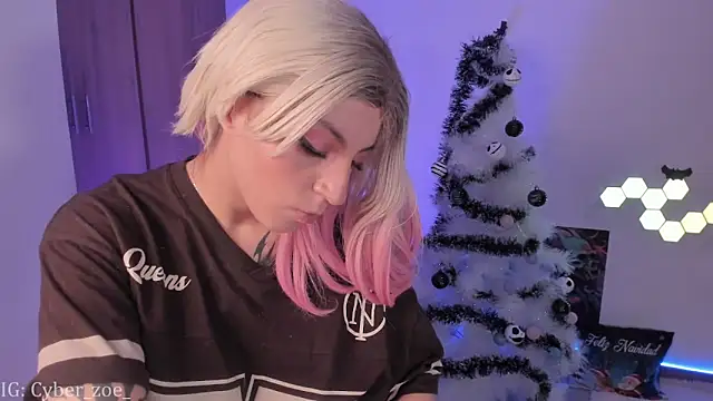 cyberzoe online show from December 1, 7:52 pm