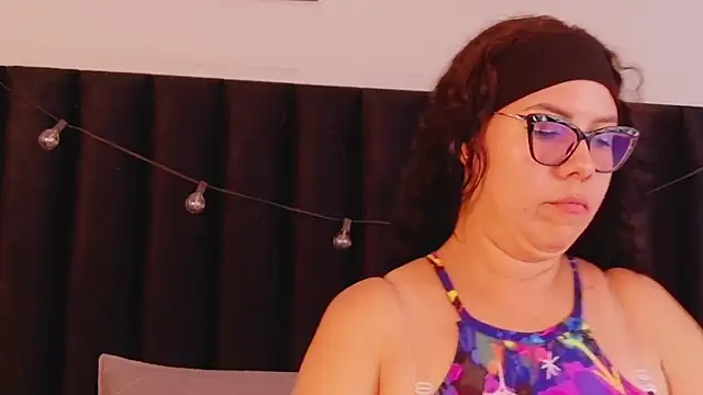 hotlatinateacher online show from October 31, 8:21 pm