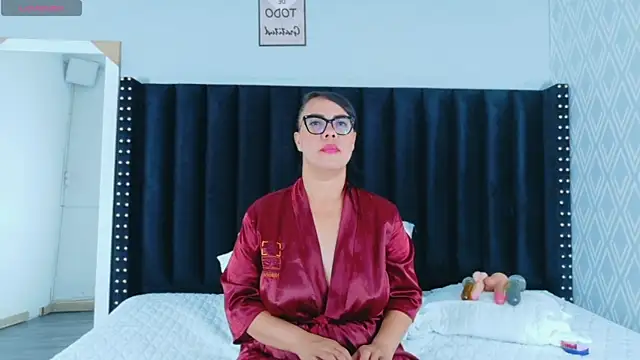 Snapshot of hotlatinateacher chatting on April 19, 12:15 pm hotlatinateacher online show from April 19, 12:15 pm