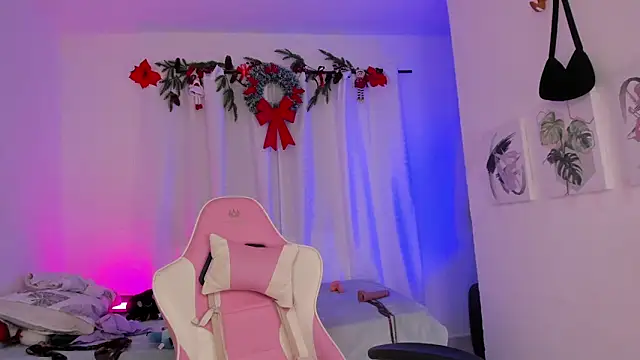 Snapshot of Lia_Petite1 chatting on February 19, 5:27 am Lia Petite1 online show from February 19, 5:27 am