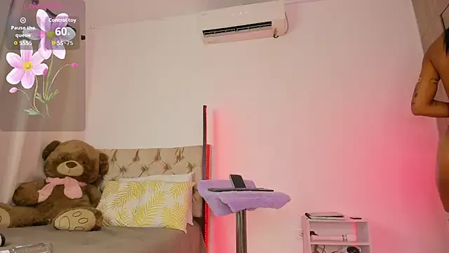 Snapshot of Lia_Petite1 chatting on March 22, 4:49 am Lia Petite1 online show from March 22, 4:49 am