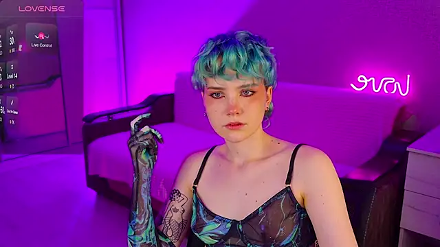 Snapshot of School_Love chatting on December 3, 1:10 pm School Love online show from December 3, 1:10 pm