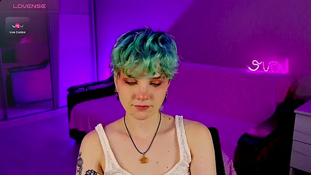 Snapshot of School_Love chatting on December 29, 1:17 pm School Love online show from December 29, 1:17 pm