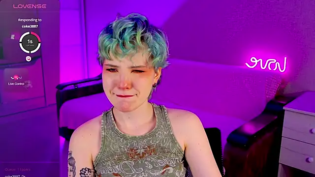 Snapshot of School_Love chatting on January 6, 1:08 pm School Love online show from January 6, 1:08 pm