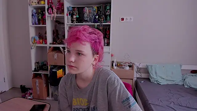 School Love online show from January 6, 7:12 am