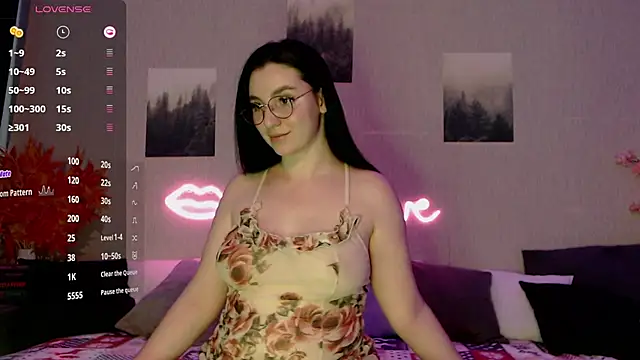 Fluffy Tiffy online show from January 8, 5:05 am