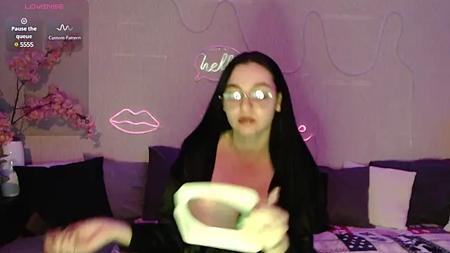 Fluffy Tiffy online show from January 14, 12:00 am