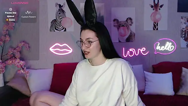 Fluffy Tiffy online show from February 13, 7:03 am