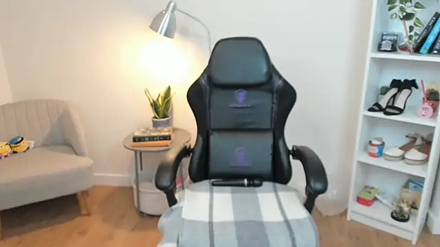  BellaEvans  online show from February 18, 8:49 am