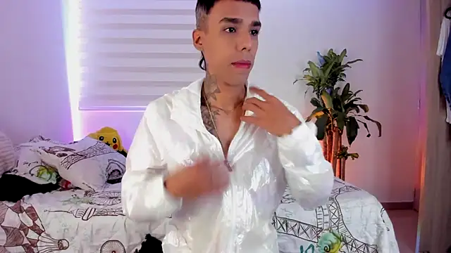 Snapshot of aldrinwhite chatting on September 14, 5:34 pm aldrinwhite online show from September 14, 5:34 pm