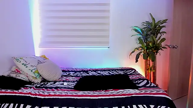 aldrinwhite online show from October 28, 3:58 pm