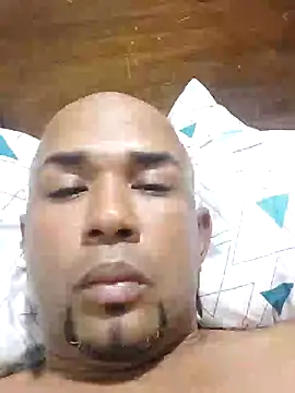 Snapshot of Frankie0880 chatting on February 2, 3:32 am Frankie0880 online show from February 2, 3:32 am