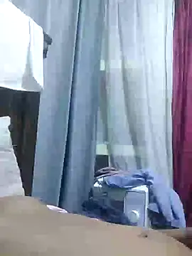Snapshot of Frankie0880 chatting on March 4, 5:21 am Frankie0880 online show from March 4, 5:21 am