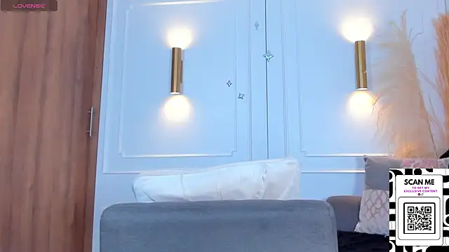 Snapshot of Chrishell_ chatting on February 3, 3:31 am Chrishell online show from February 3, 3:31 am