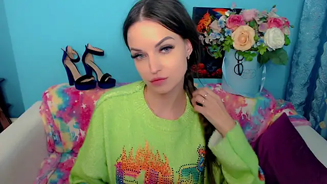 LindaaLu online show from March 3, 3:30 am