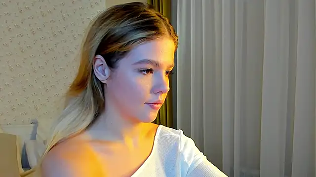 Anna Robinson online show from January 17, 1:15 am