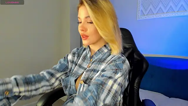 Anna Robinson online show from March 5, 8:21 am