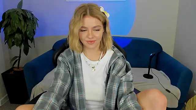 Anna Robinson online show from March 13, 1:32 am