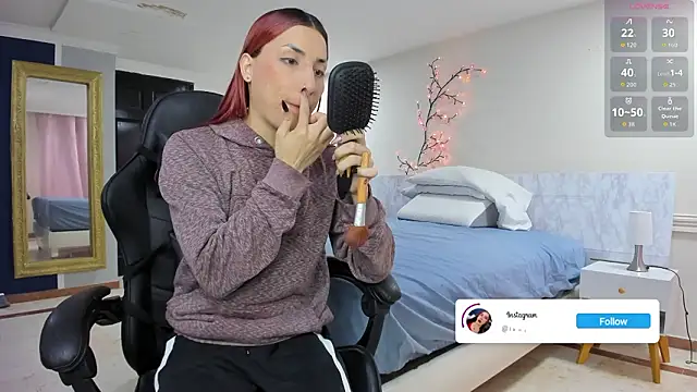 charolbruce 1 online show from March 11, 12:00 pm