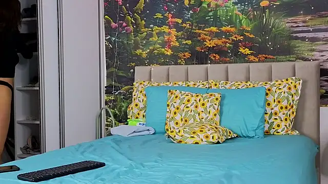 MadameDeFeu online show from February 17, 8:30 am